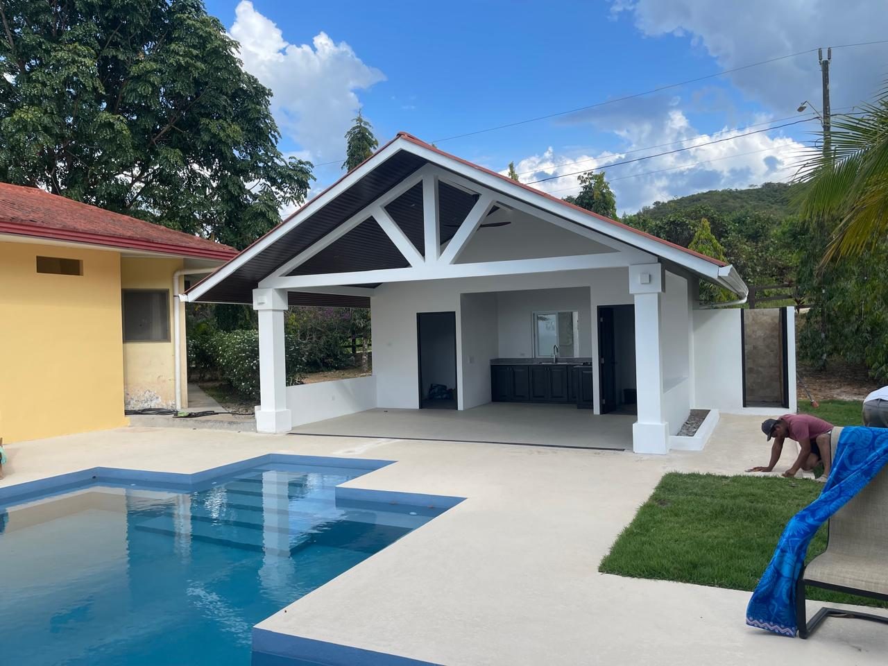 Terrasse couverte et piscine, Panama